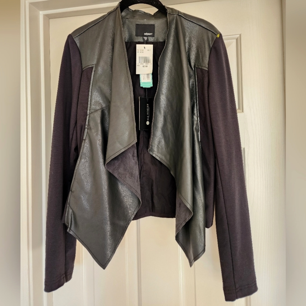 NWT Edyson Vegan Leather Black Size Medium